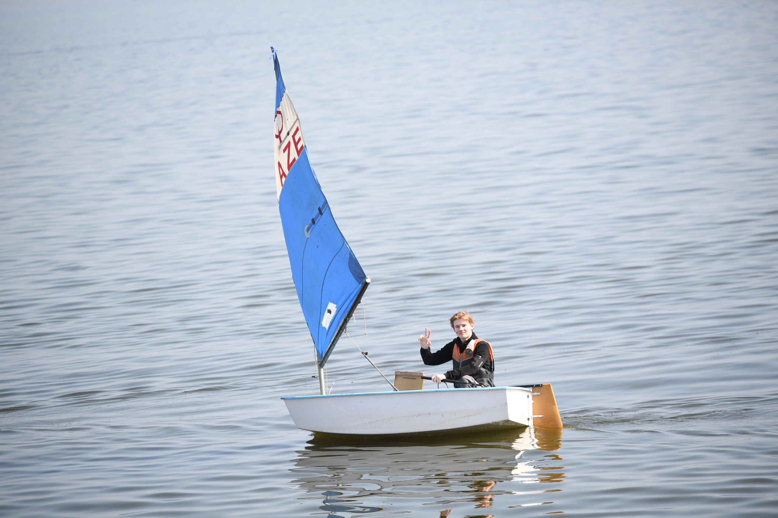 Bakıda Xəzərin suları avarçəkmə və yelkənli qayıqlarla bəzəndi (FOTO)